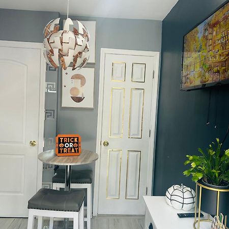 Fancy Studio Private Entrance Apartment Selden Exterior photo