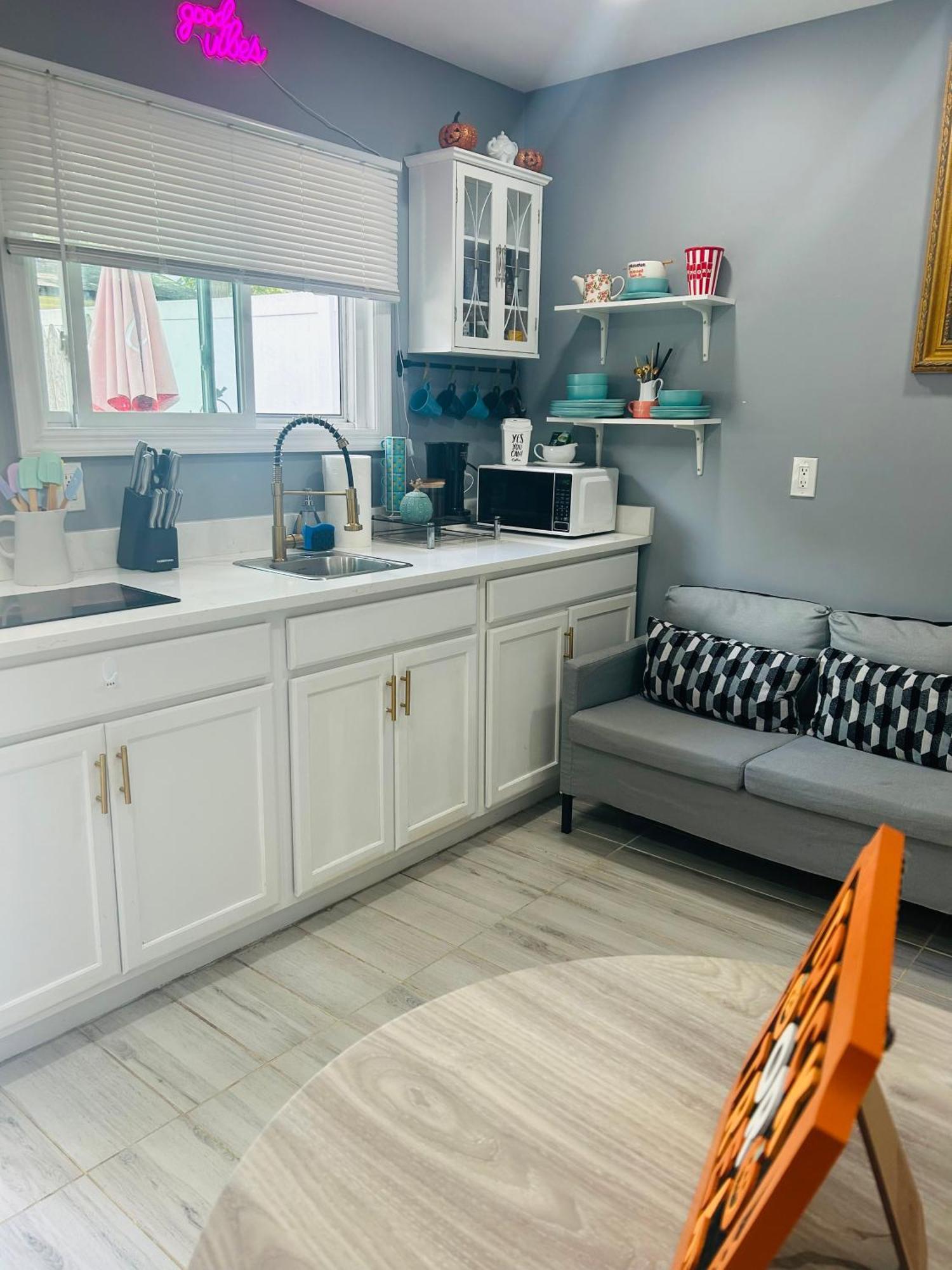 Fancy Studio Private Entrance Apartment Selden Exterior photo
